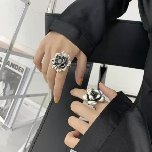 Vintage stainless steel flower rings in black and silver tones, bold statement jewelry wholesale by Yanluo Jewelry