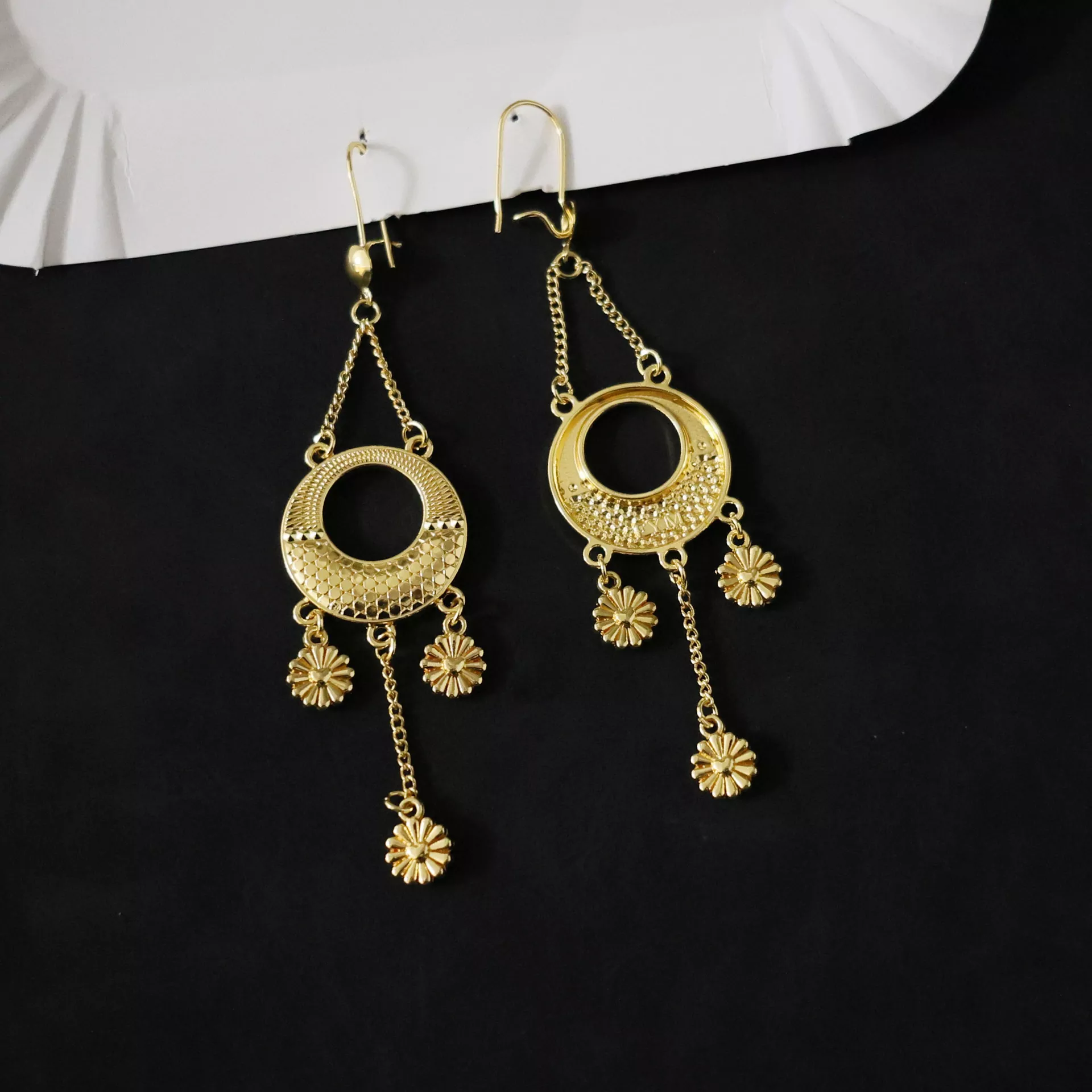 Vintage gold stainless steel circle drop earrings with floral chain details, wholesale jewelry by Yanluo Jewelry