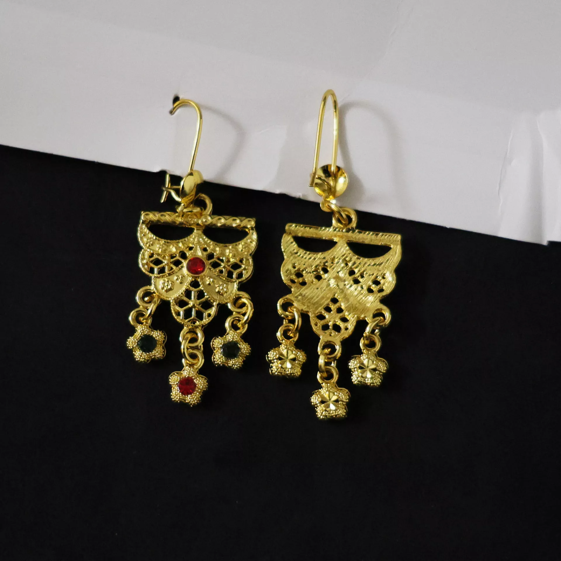 Vintage gold stainless steel drop earrings with red and green gemstone accents, wholesale jewelry by Yanluo Jewelry